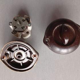 Fotka k inzerátu Staré vypínače / 19004881