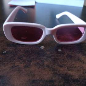 Fotka k inzerátu Dětské dívčí sluneční brýle / 19160427