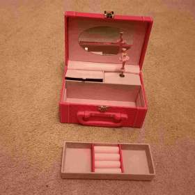 Foto inzerátu Dětská hrací šperkovnice s baletkou a zrcadlem