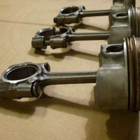 Foto inzerátu Písty s ojnicemi - Yamaha YZF R6