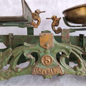 Foto inzerátu Starožitná figurální litinová váha Draci J.Sperling 5 Kg značení na zakladně rok 1936.