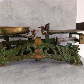 Foto inzerátu Starožitná figurální litinová váha Draci J.Sperling 5 Kg značení na zakladně rok 1936.