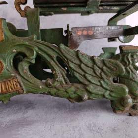 Foto inzerátu Starožitná figurální litinová váha Draci J.Sperling 5 Kg značení na zakladně rok 1936.