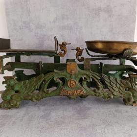 Foto inzerátu Starožitná figurální litinová váha Draci J.Sperling 5 Kg značení na zakladně rok 1936.