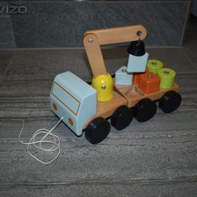 Foto inzerátu Prodám dřevěný jeřáb s kostkami