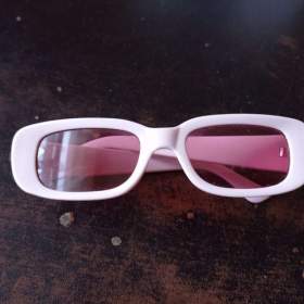 Foto inzerátu Dětské dívčí sluneční brýle