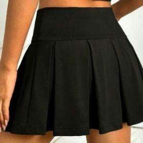 Fotka k inzerátu Čierne dámska minisukňa  / 19365618