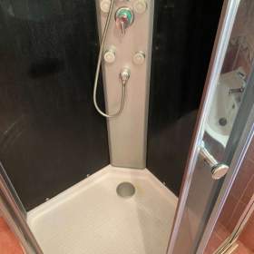 Foto inzerátu Hydromasážní sprchový box s integrovaným sprchovým panelem