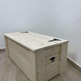 Foto inzerátu Dřevěná truhla