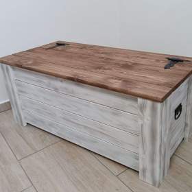 Foto inzerátu Dřevěná truhla