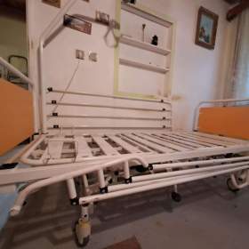 Zdravotní postel mechanická  / 19653176