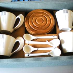 Fotka k inzerátu Servírovací sada z bílé keramiky dárková  / 17980932