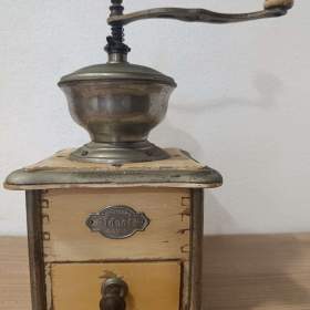 Fotka k inzerátu Starý mlýnek na kávu IDEAL se štítkem, patina / 18367599
