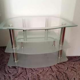 Foto inzerátu prodám skleněný TV stolek