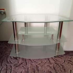 Foto inzerátu prodám skleněný TV stolek