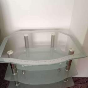 Foto inzerátu prodám skleněný TV stolek