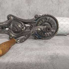 Fotka k inzerátu Velmi starý krásný velký mlýnek na strouhanku IDA s krásný, smaltem / 19010350