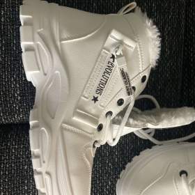 Foto inzerátu Nove boty 37