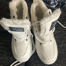 Foto inzerátu Nove boty 37