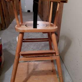 Fotka k inzerátu Prodám. krmici židličku  / 17945659