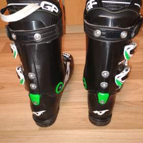 Foto inzerátu Špičkové výkonostní lyžáky vel. 27/27,5