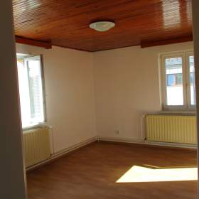 Pronajmu byt 2+1 54 m2 , 2. NP v Opavě, cihlový dům / 19655229