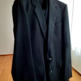 Foto inzerátu Pánský oblek s vestou, černý