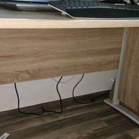 Foto inzerátu Rohový psaci stůl