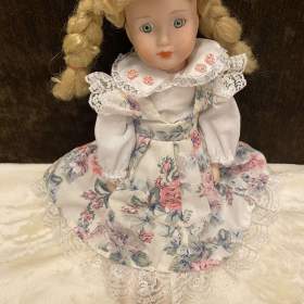 Fotka k inzerátu Porcelánová panenka / 19211692