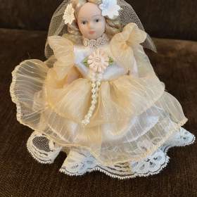 Fotka k inzerátu Tančící, hrající panenka / 19349745