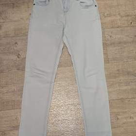 Fotka k inzerátu Dívčí rifle, vel. 152 / 18048823