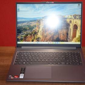 Fotka k inzerátu Lenovo IdeaPad Slim 3 Ryzen7/16GB/SSD 512GB M.2/záruka  / 18773526