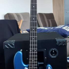 Fotka k inzerátu Držák kytary nebo baskytary k reprobedně či kombu / 17630223