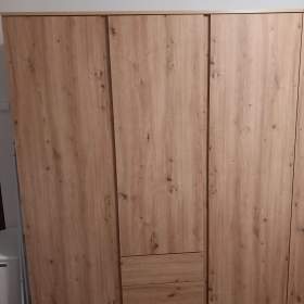 Foto inzerátu Šatní skříně, postele s roštem, komoda