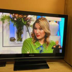 Panasonic Viera model TH- 42PX80EA / 19657194