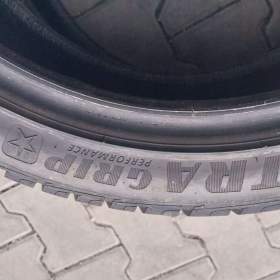 Foto inzerátu Prodám 2 x zimní pneu Goodyear 205/45/18