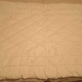 Foto inzerátu Prošívaná přikrývka Saxum,