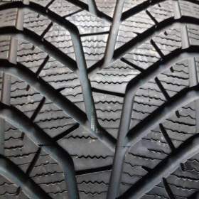 Fotka k inzerátu Sada zánovních zimních pneu 255/45 R20 105V Yokohama / 18084837