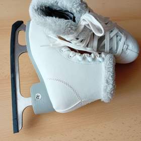 Fotka k inzerátu Brusle dívčí velikost 32 / 19657329