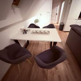 Foto inzerátu SET - stůl + 4 židle