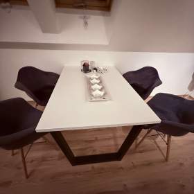 Foto inzerátu SET - stůl + 4 židle