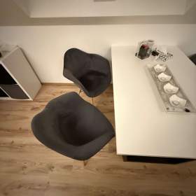 Foto inzerátu SET - stůl + 4 židle