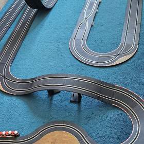 Foto inzerátu 3x autodráha Carrera GO+další náhradní díly a autíčka navíc