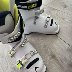 Foto inzerátu Lyžařská výstroj pro chlapce 9-11 let