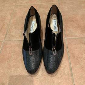 Foto inzerátu Nové dámské krásné celokožené jarní střevíce