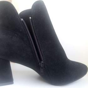 Foto inzerátu Kozačky semišové kotníkové