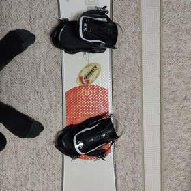 Fotka k inzerátu Snowboard  / 18827283