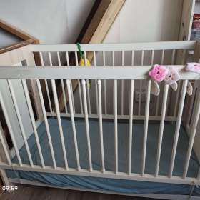 Fotka k inzerátu Postýlka  / 19655095