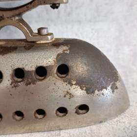 Foto inzerátu Velmi stará lihová žehlička OMEGA   - D.R.G.M