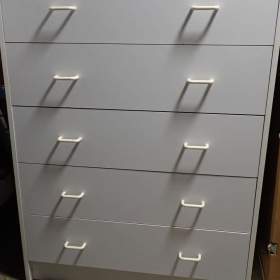 Foto inzerátu bílá komoda